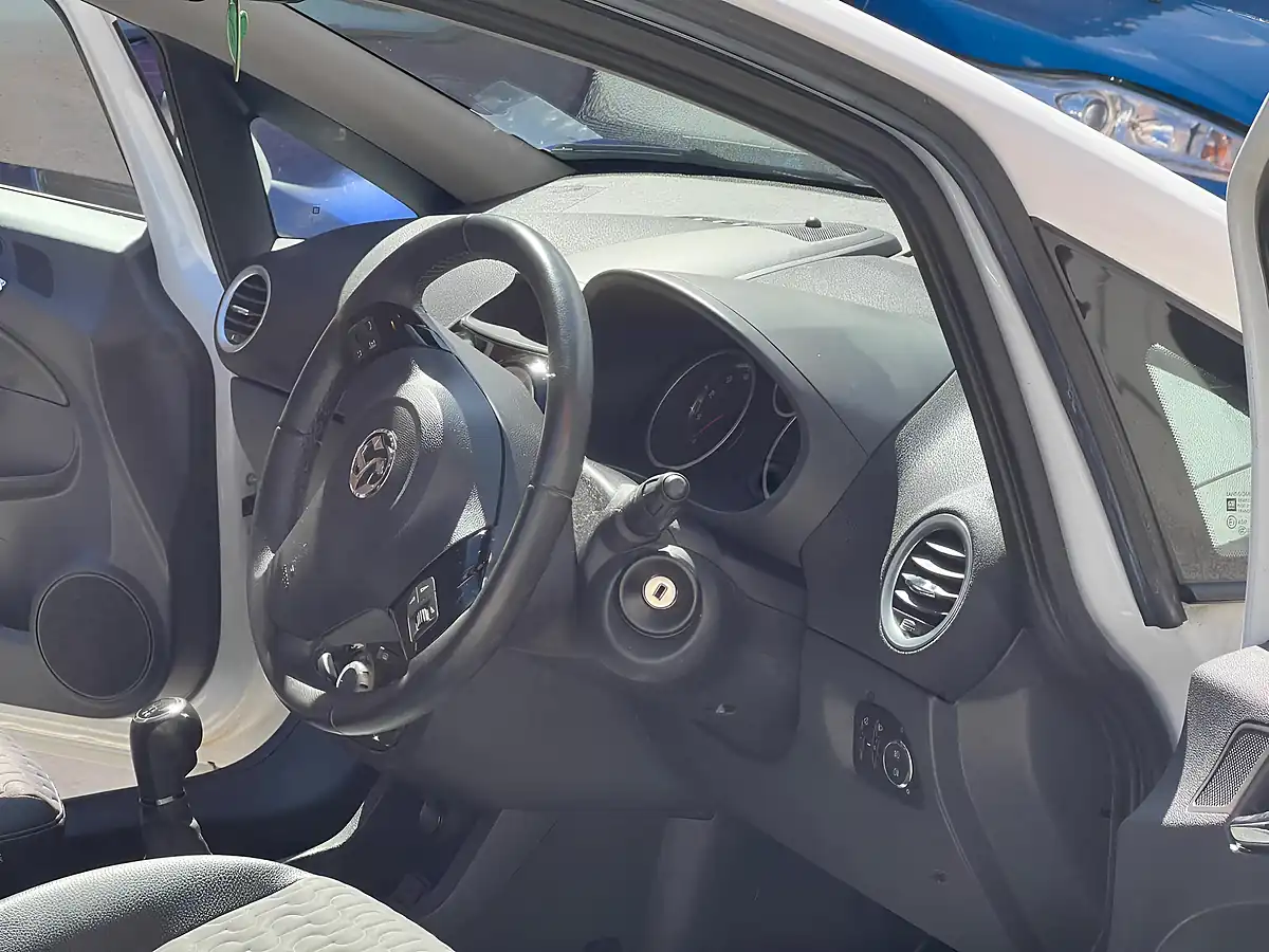Used 2013 Vauxhall Corsa Se White - Interior and Exterior details 8