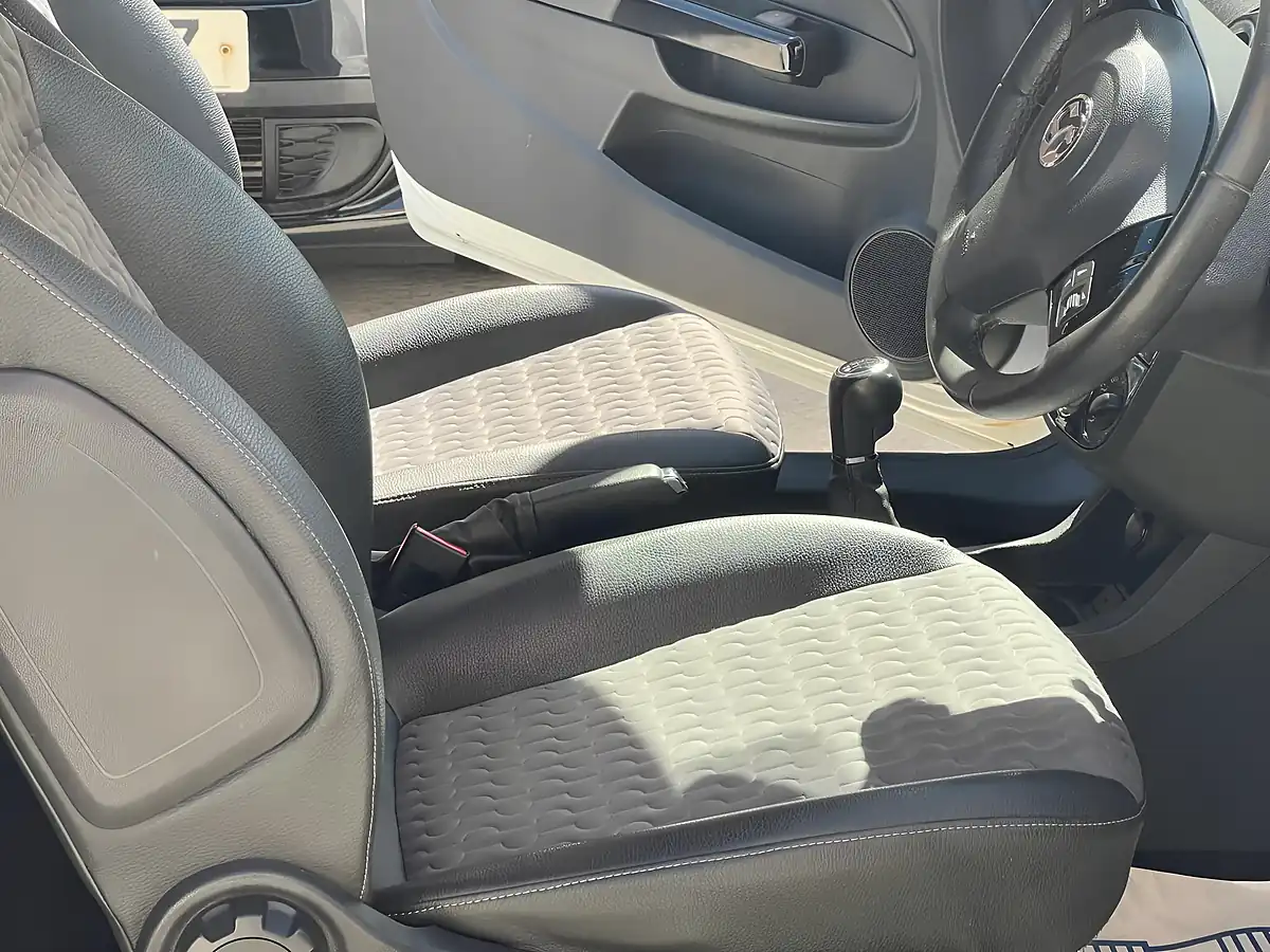 Used 2013 Vauxhall Corsa Se White - Interior and Exterior details 9
