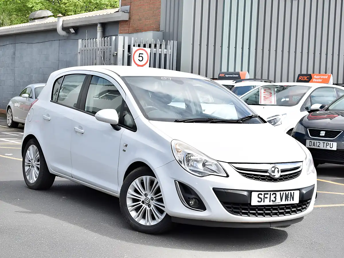 Used 2013 Vauxhall Corsa Se White - Front View