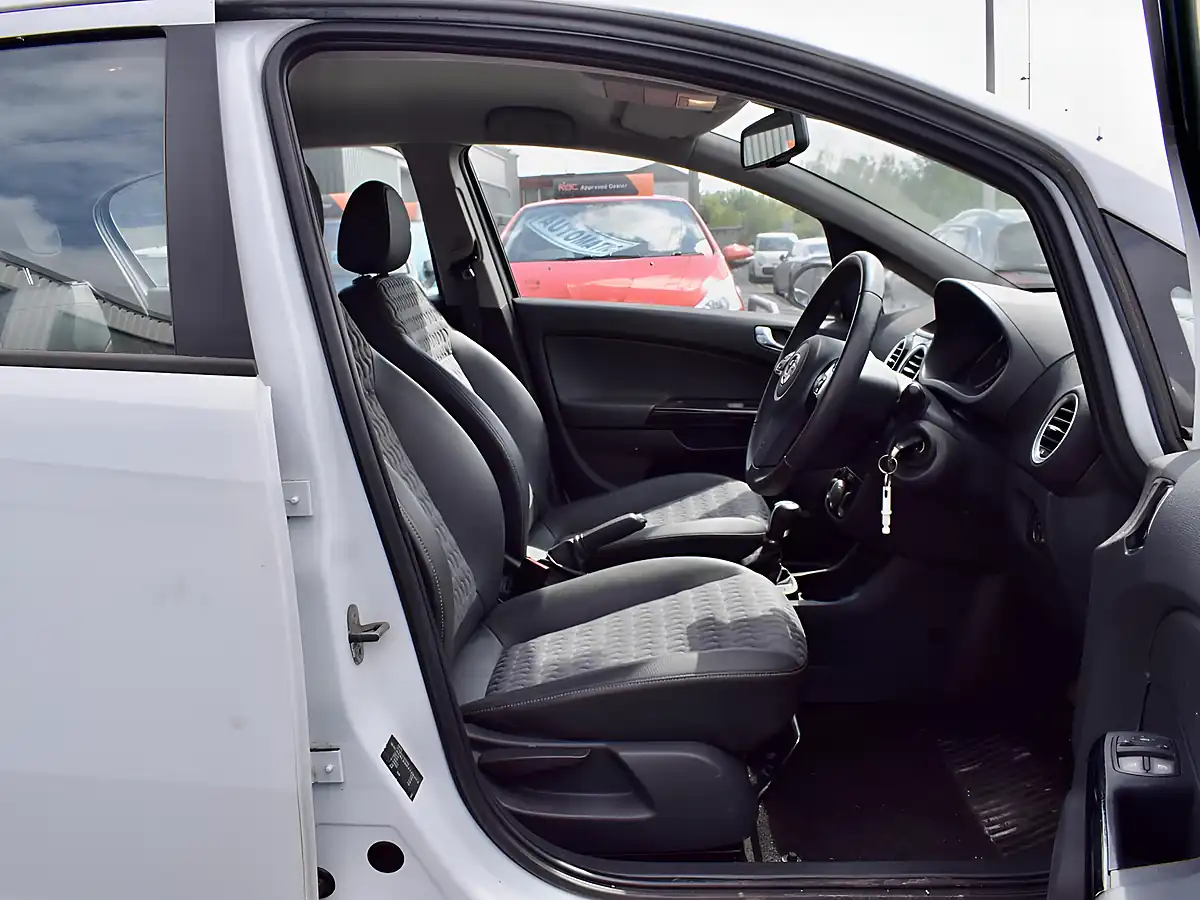 Used 2013 Vauxhall Corsa Se White - Interior and Exterior details 10
