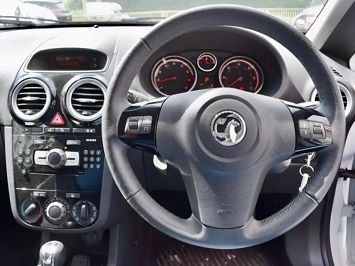 Used 2013 Vauxhall Corsa Se White - Interior and Exterior details 11