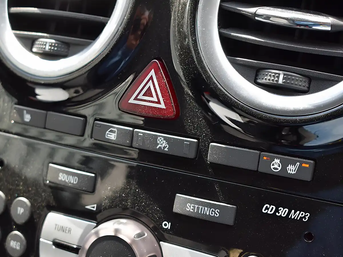 Used 2013 Vauxhall Corsa Se White - Interior and Exterior details 16
