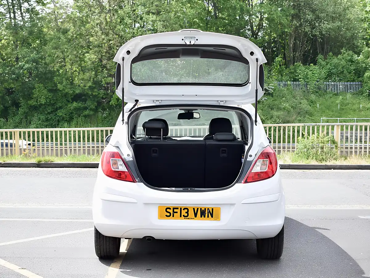 Used 2013 Vauxhall Corsa Se White - Interior and Exterior details 7