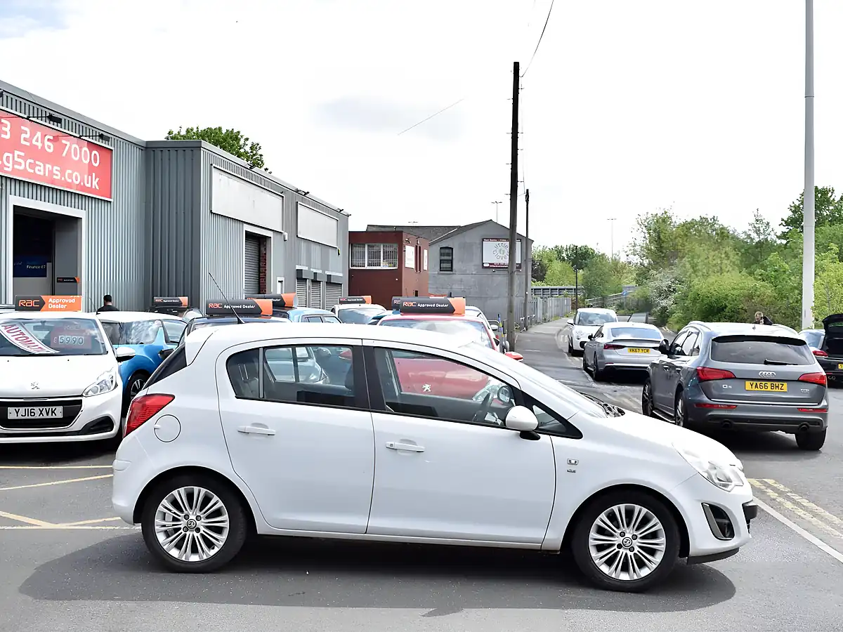 Used 2013 Vauxhall Corsa Se White - Interior and Exterior details 9