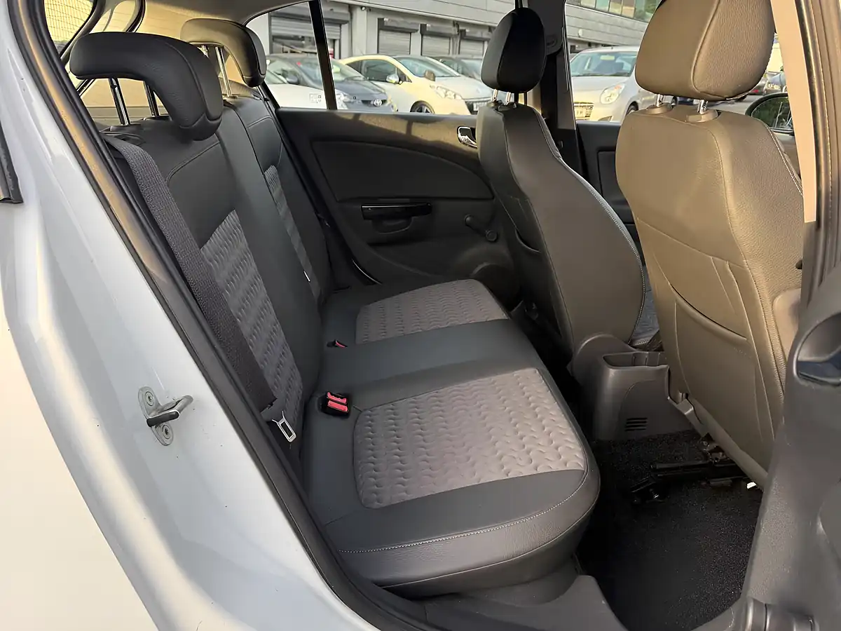 Used 2013 Vauxhall Corsa Se White - Interior and Exterior details 12