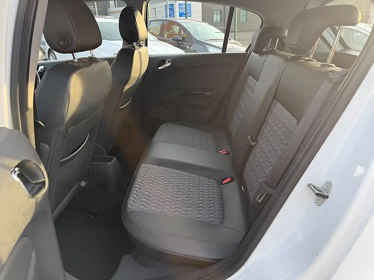 Used 2013 Vauxhall Corsa Se White - Interior and Exterior details 13