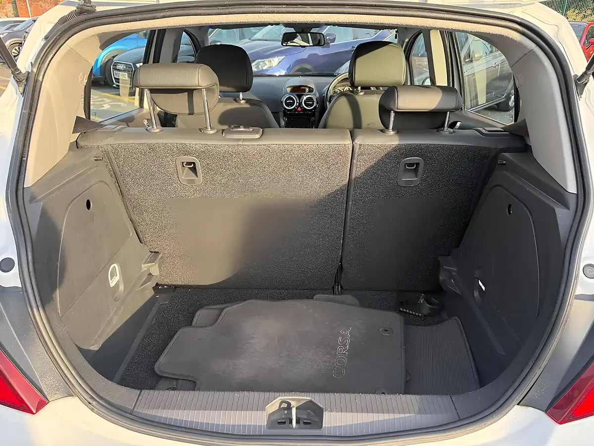 Used 2013 Vauxhall Corsa Se White - Interior and Exterior details 19