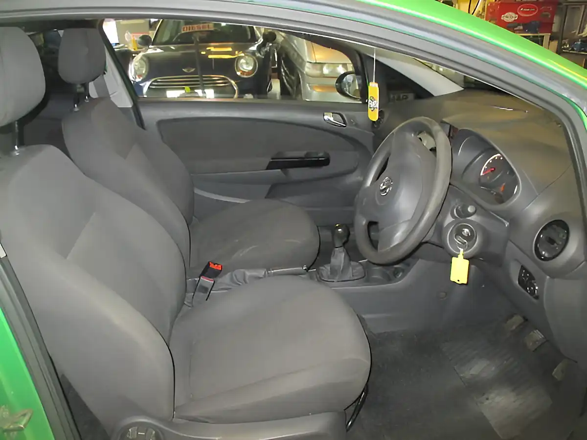 Used 2013 Vauxhall Corsa Sting Green - Interior and Exterior details 6