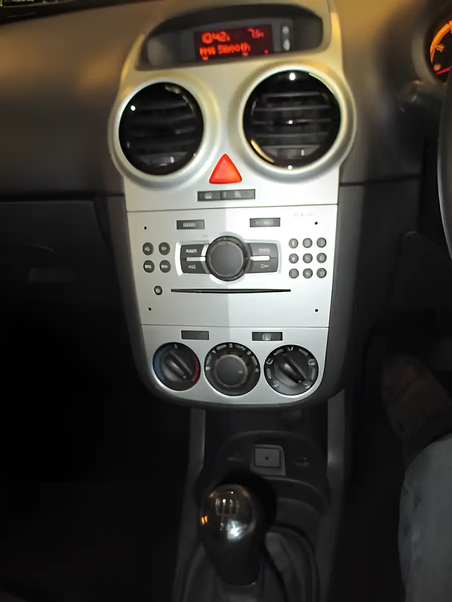 Used 2013 Vauxhall Corsa Sting Green - Interior and Exterior details 9