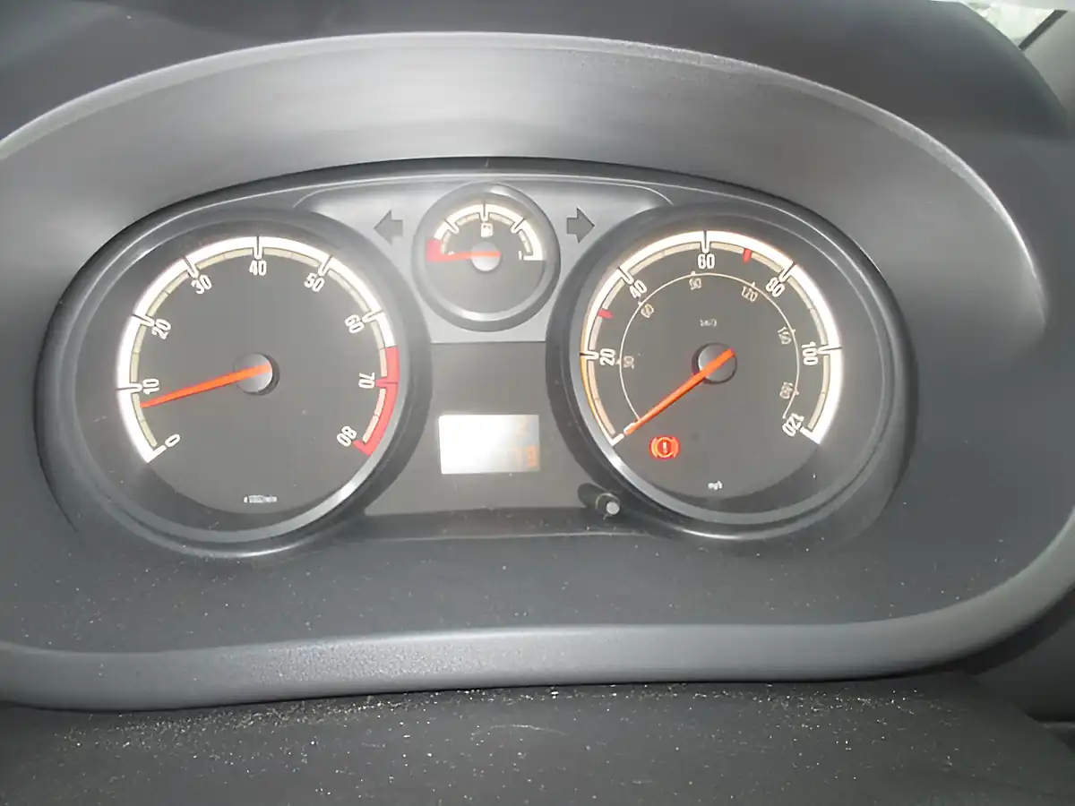 Used 2013 Vauxhall Corsa Sting Green - Interior and Exterior details 10