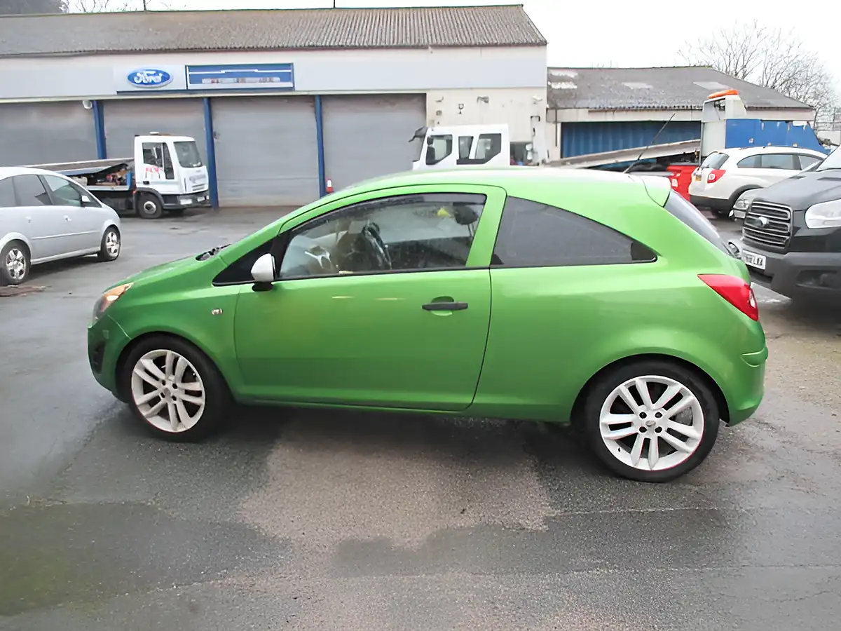 Used 2013 Vauxhall Corsa Sting Green - Interior and Exterior details 5
