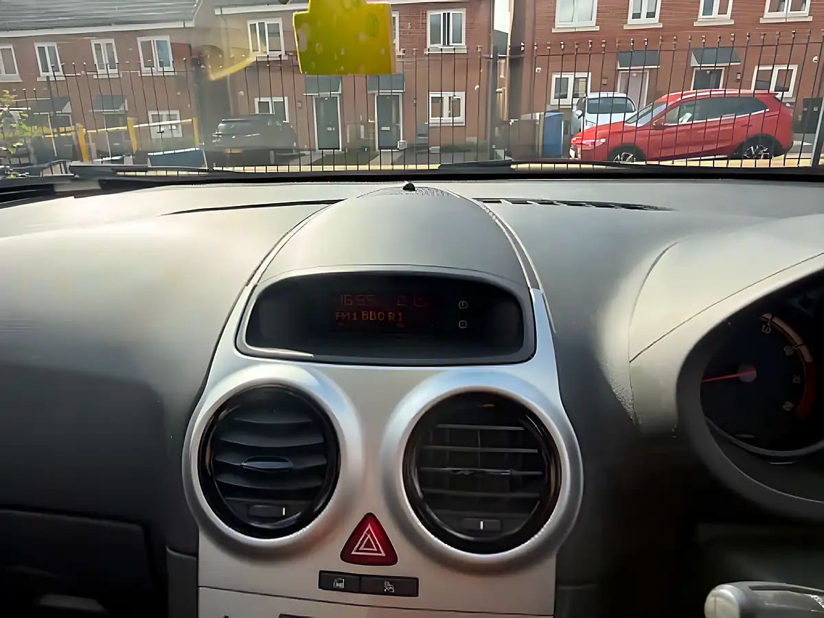 Used 2013 Vauxhall Corsa Sting - Interior and Exterior details 15