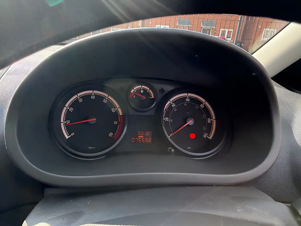 Used 2013 Vauxhall Corsa Sting - Interior and Exterior details 16