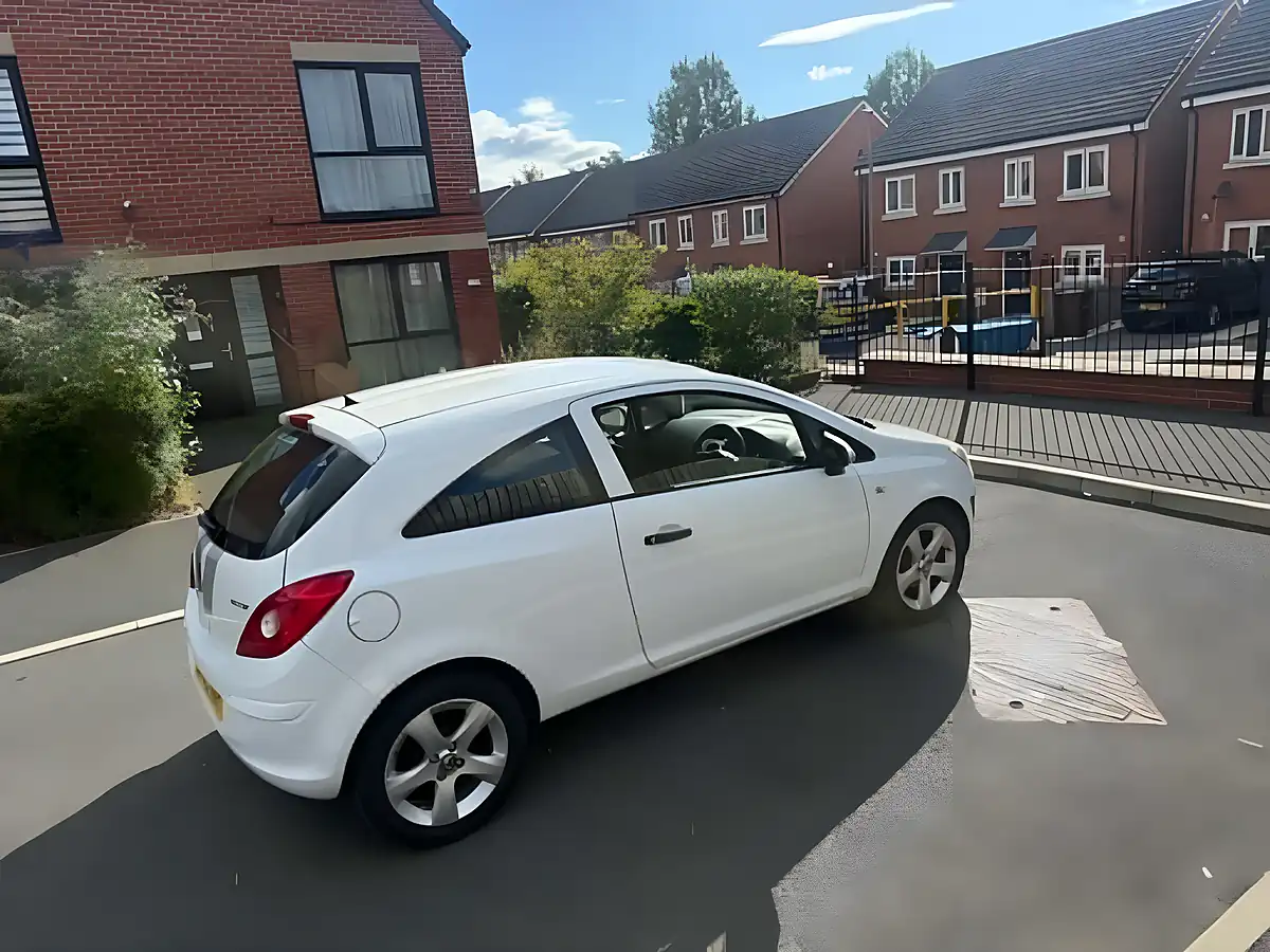 Used 2013 Vauxhall Corsa Sting - Interior and Exterior details 6
