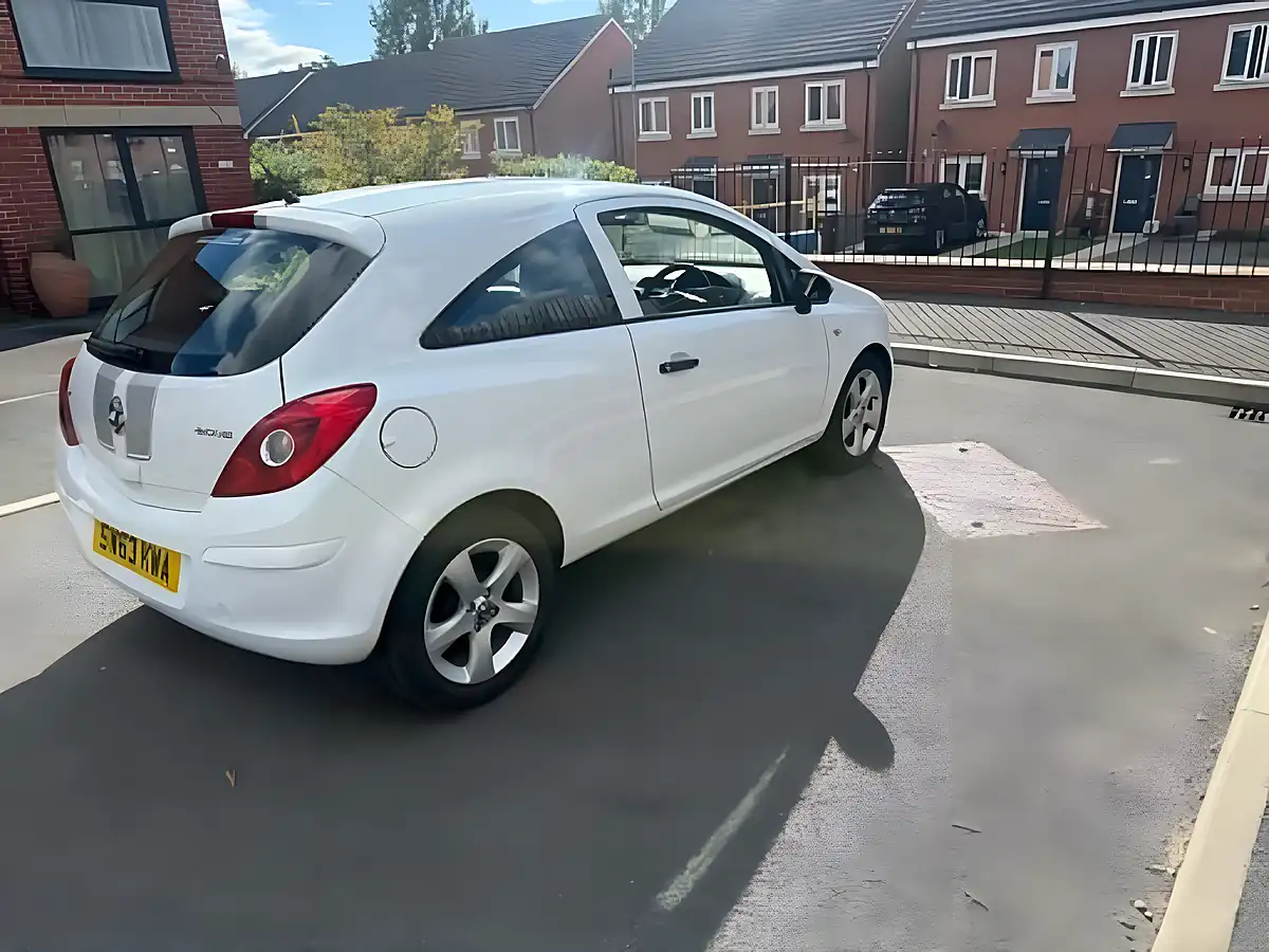 Used 2013 Vauxhall Corsa Sting - Interior and Exterior details 9