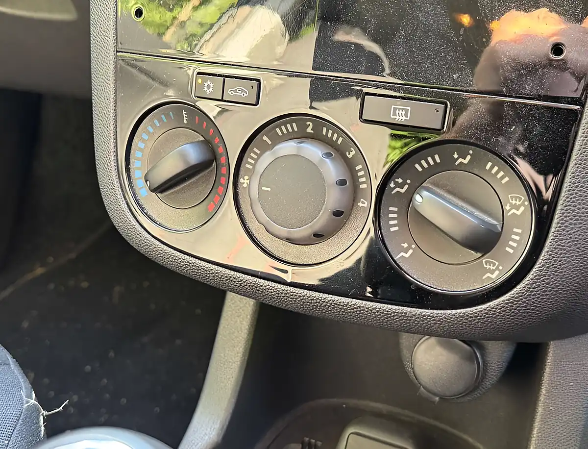 Used 2013 Vauxhall Corsa Sxi Ac Grey - Interior and Exterior details 14