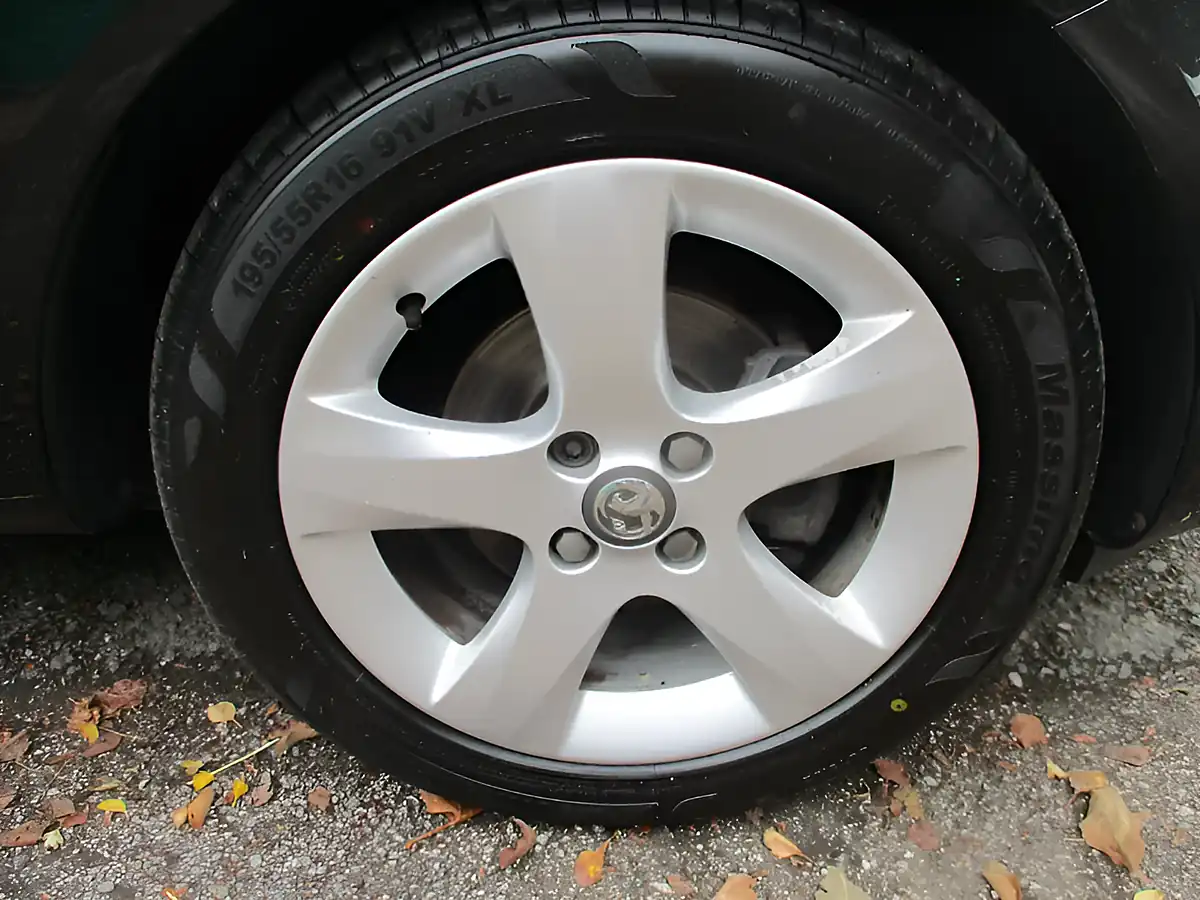 Used 2013 Vauxhall Corsa Sxi Black - Interior and Exterior details 12