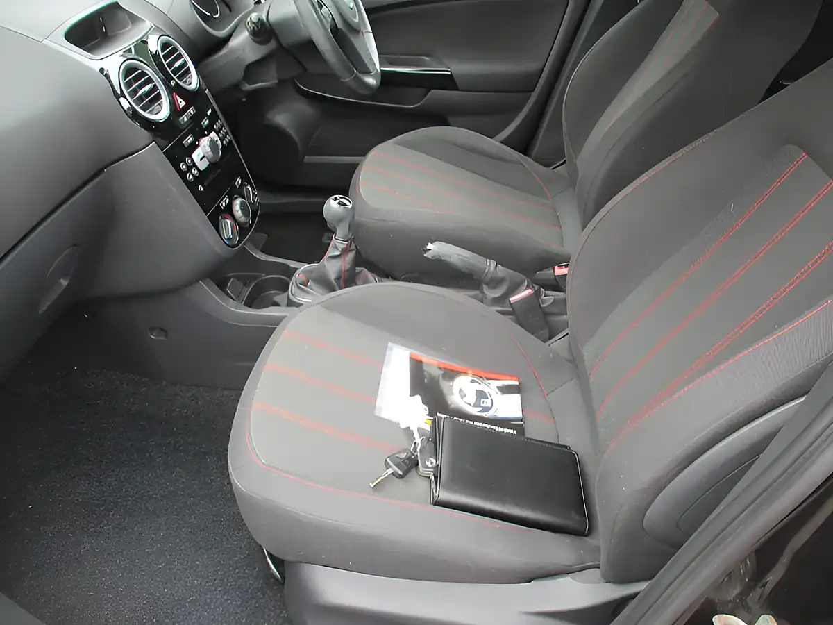 Used 2013 Vauxhall Corsa Sxi Black - Interior and Exterior details 19