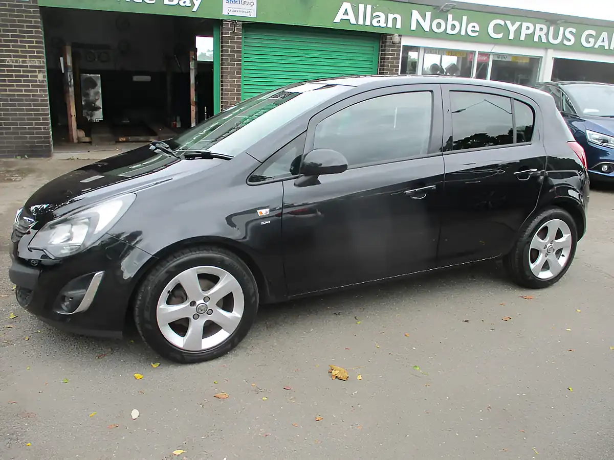 Used 2013 Vauxhall Corsa Sxi Black - Interior and Exterior details 9