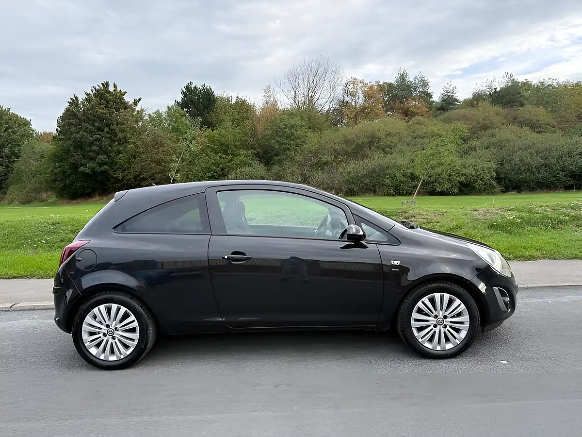 Used 2013 Vauxhall Corsa Sxi Black - Front View
