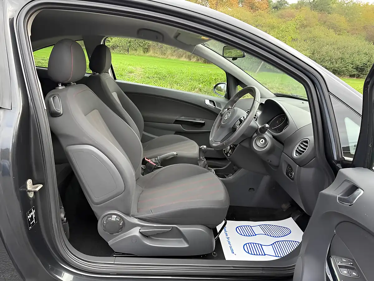 Used 2013 Vauxhall Corsa Sxi Black - Interior and Exterior details 12