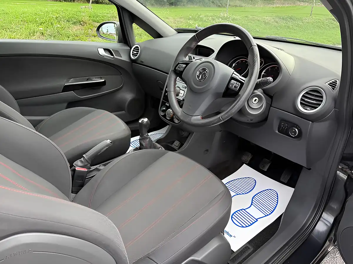 Used 2013 Vauxhall Corsa Sxi Black - Interior and Exterior details 13
