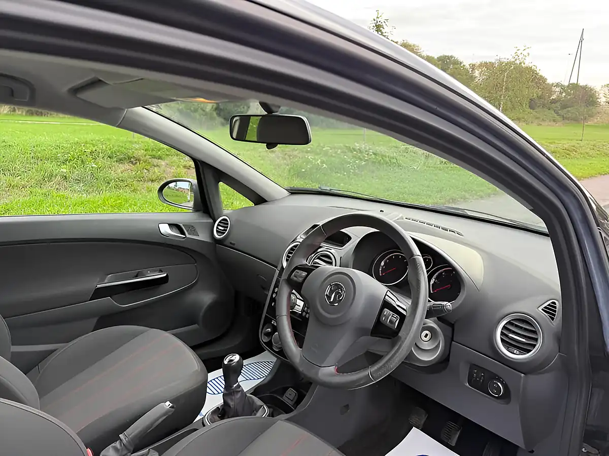 Used 2013 Vauxhall Corsa Sxi Black - Interior and Exterior details 14