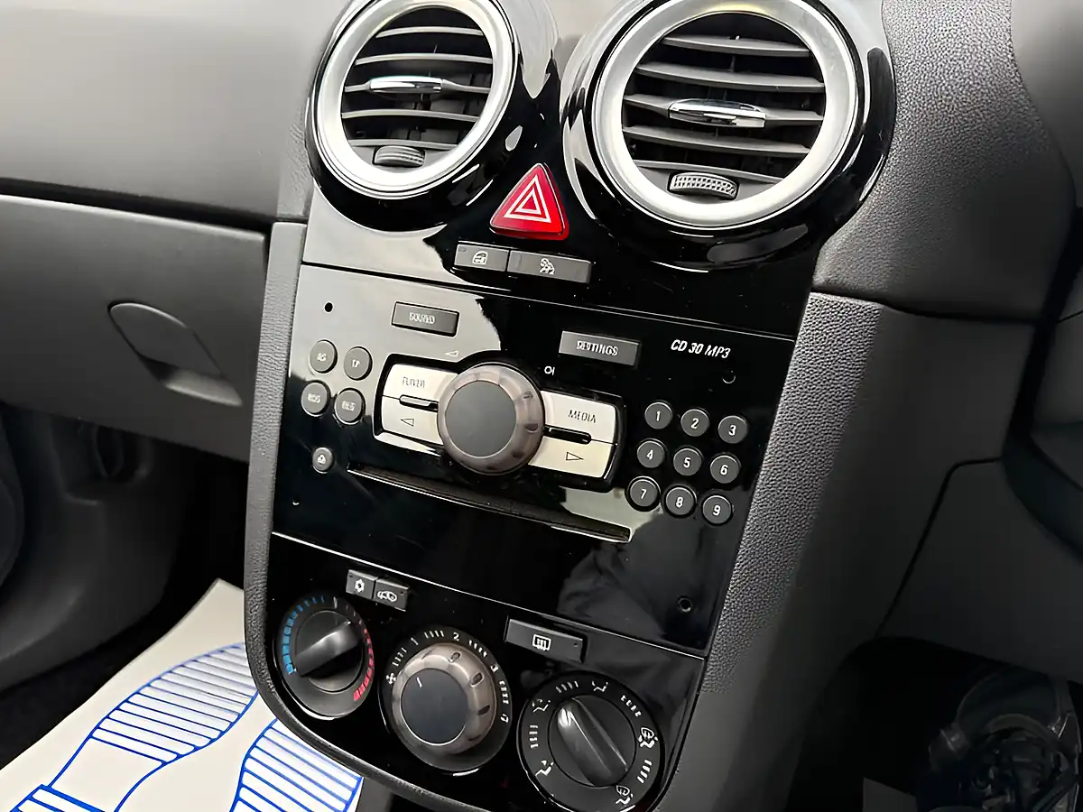 Used 2013 Vauxhall Corsa Sxi Black - Interior and Exterior details 17