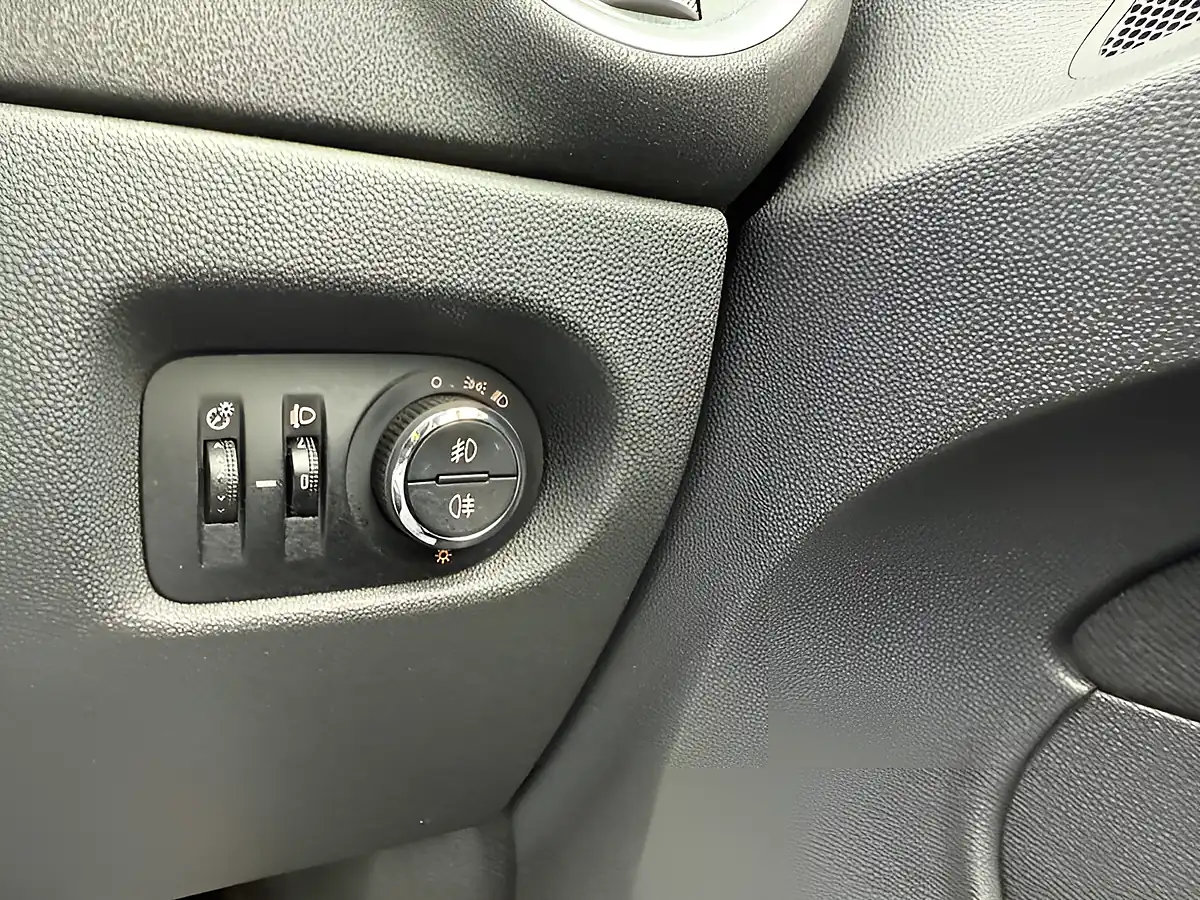 Used 2013 Vauxhall Corsa Sxi Black - Interior and Exterior details 20