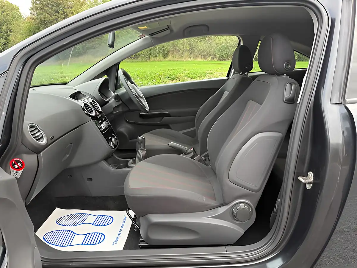 Used 2013 Vauxhall Corsa Sxi Black - Interior and Exterior details 6