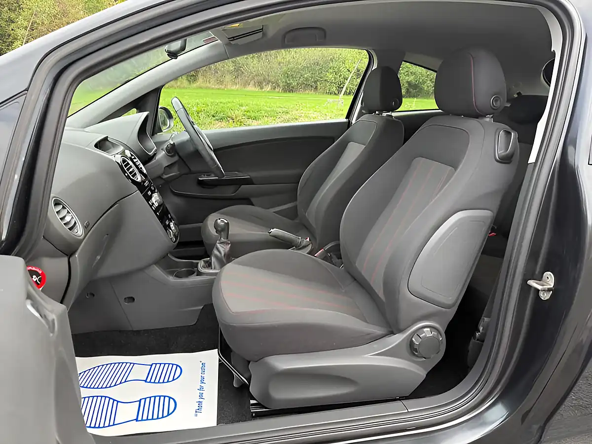 Used 2013 Vauxhall Corsa Sxi Black - Interior and Exterior details 9
