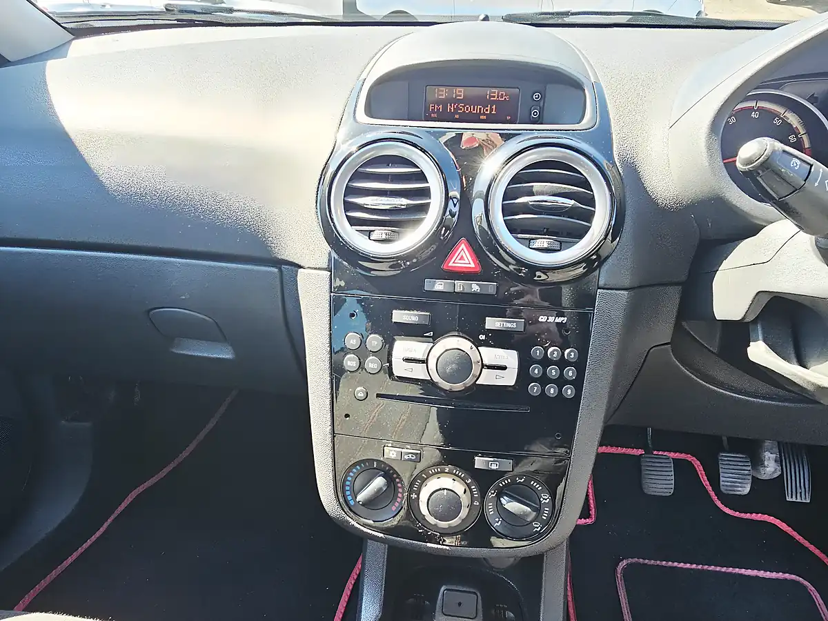 Used 2013 Vauxhall Corsa Sxi Black - Interior and Exterior details 11