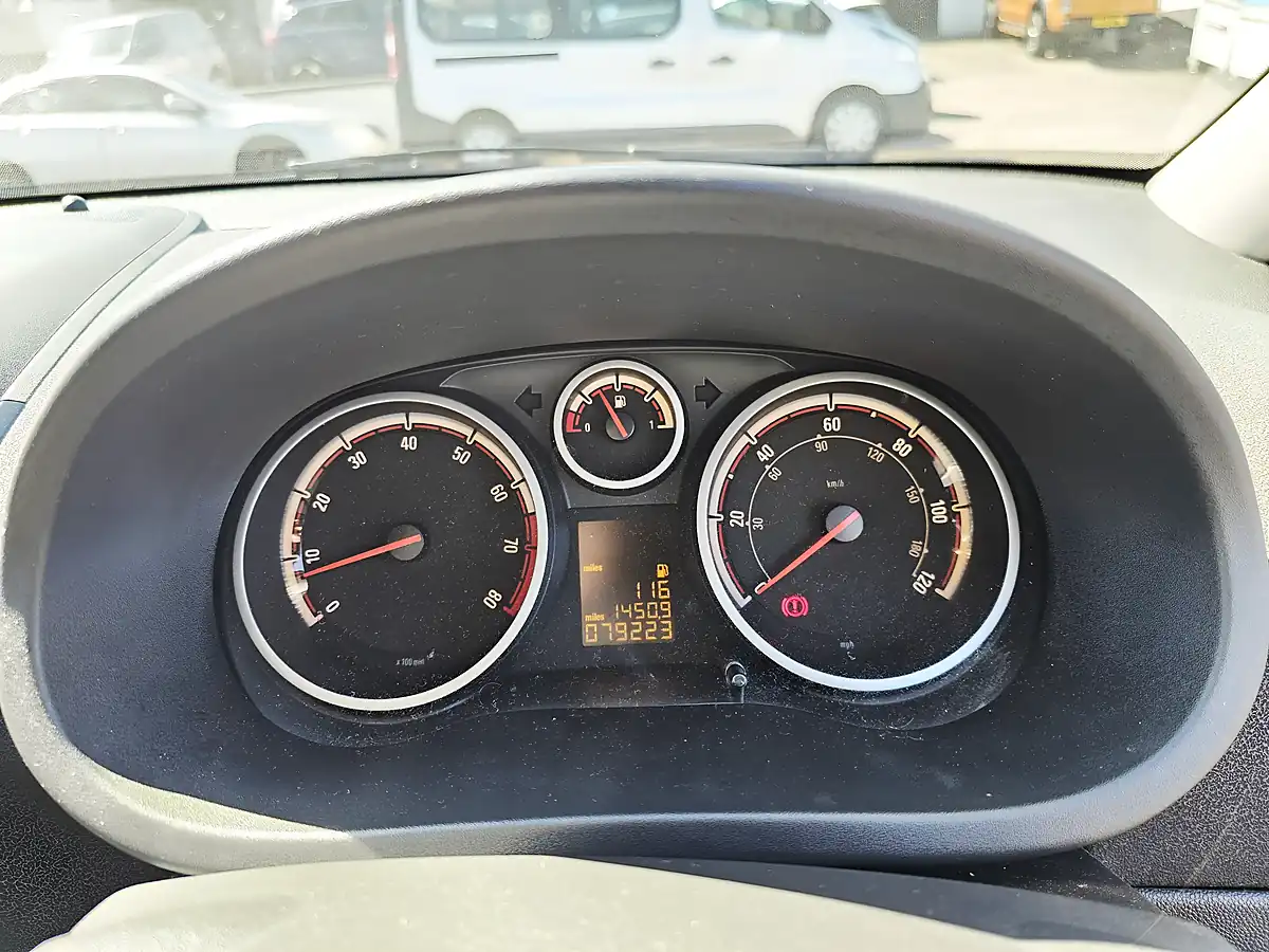 Used 2013 Vauxhall Corsa Sxi Black - Interior and Exterior details 12