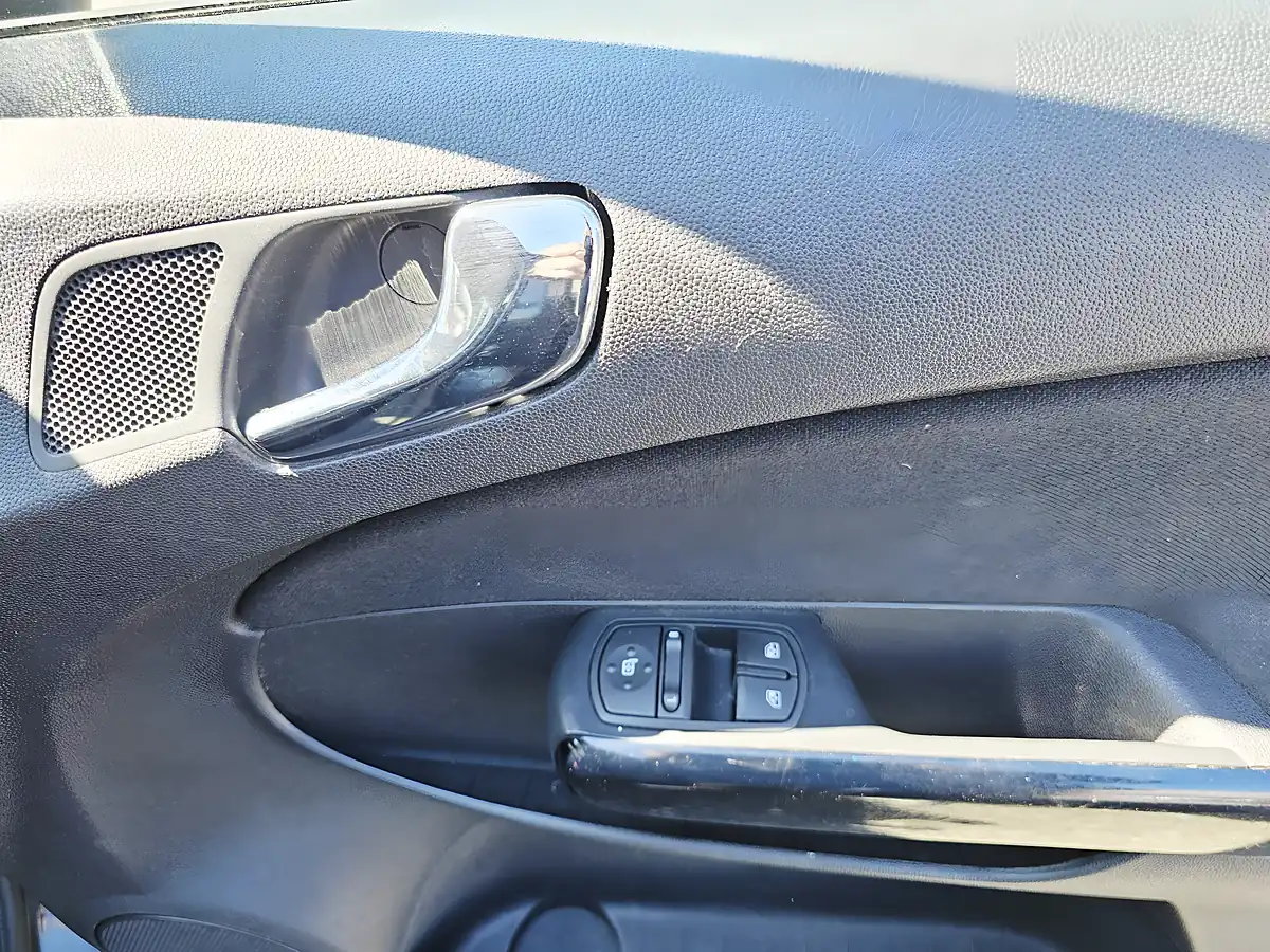 Used 2013 Vauxhall Corsa Sxi Black - Interior and Exterior details 14