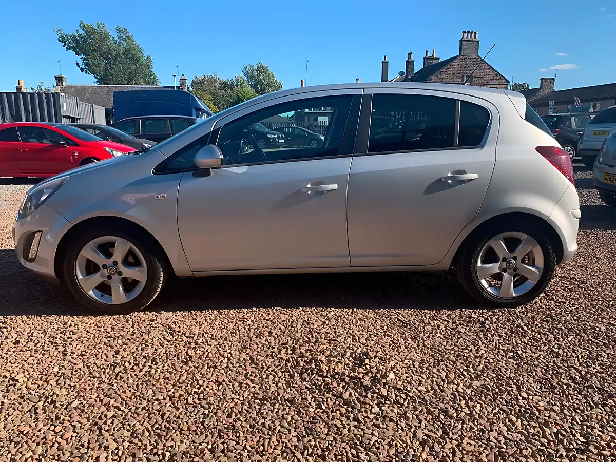 Used 2013 Vauxhall Corsa Sxi Silver - Interior and Exterior details 5