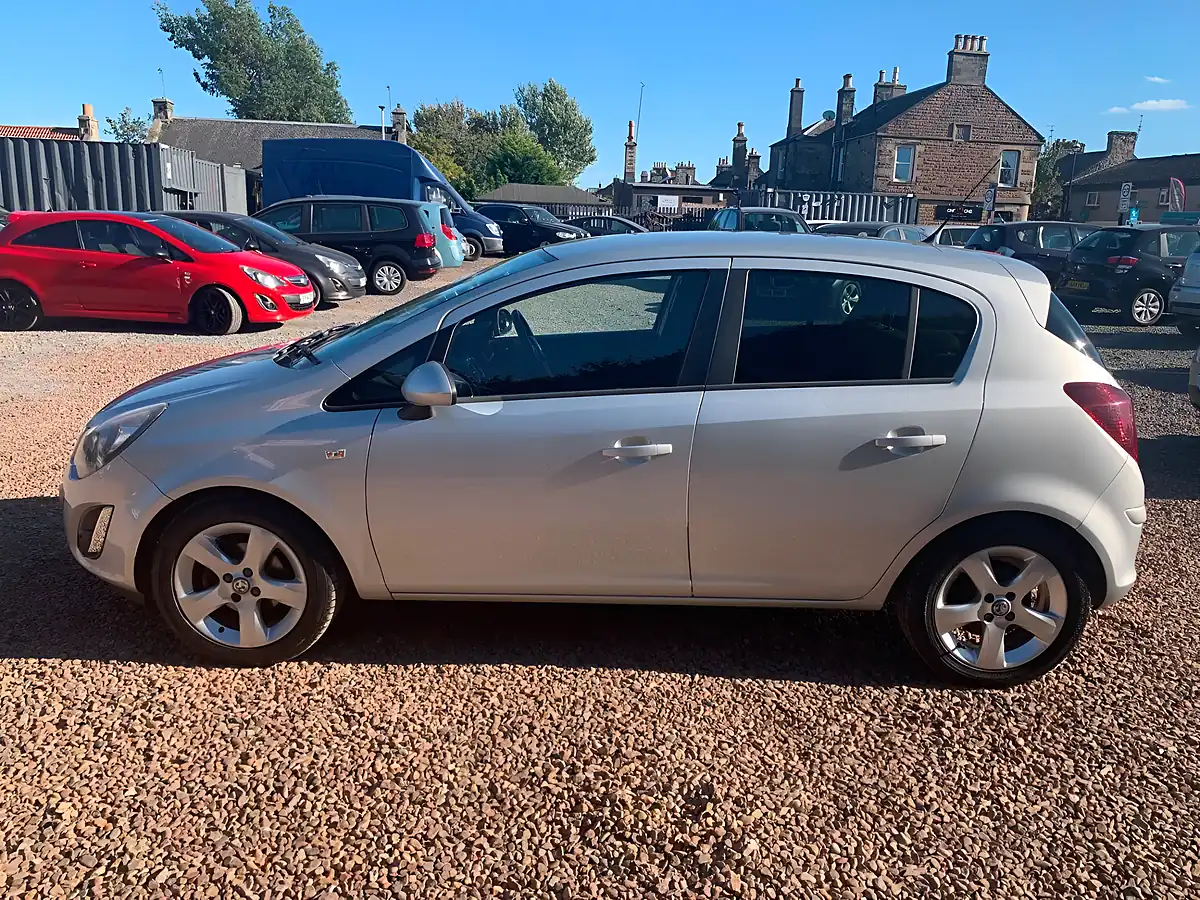 Used 2013 Vauxhall Corsa Sxi Silver - Interior and Exterior details 6