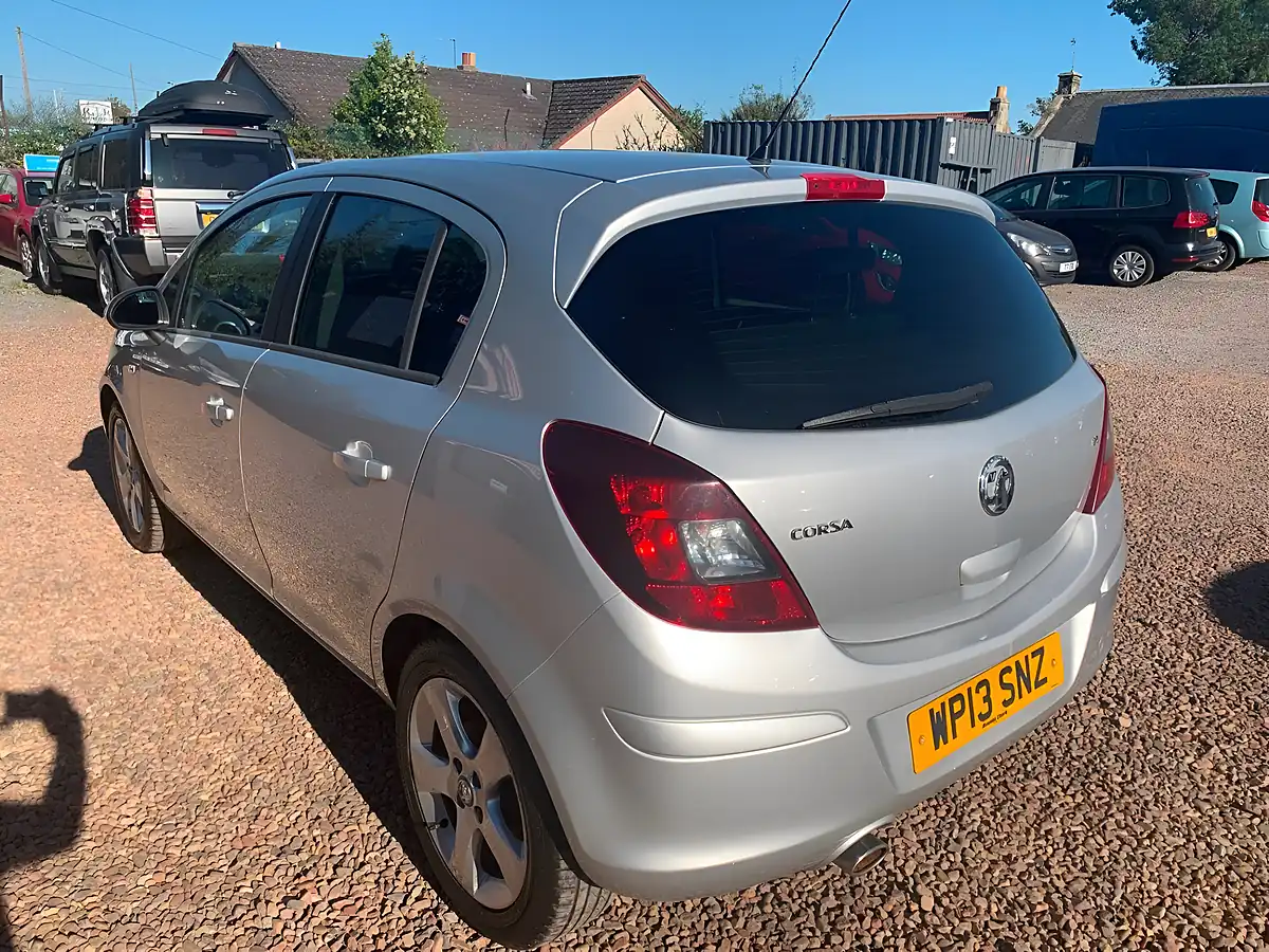 Used 2013 Vauxhall Corsa Sxi Silver - Interior and Exterior details 8
