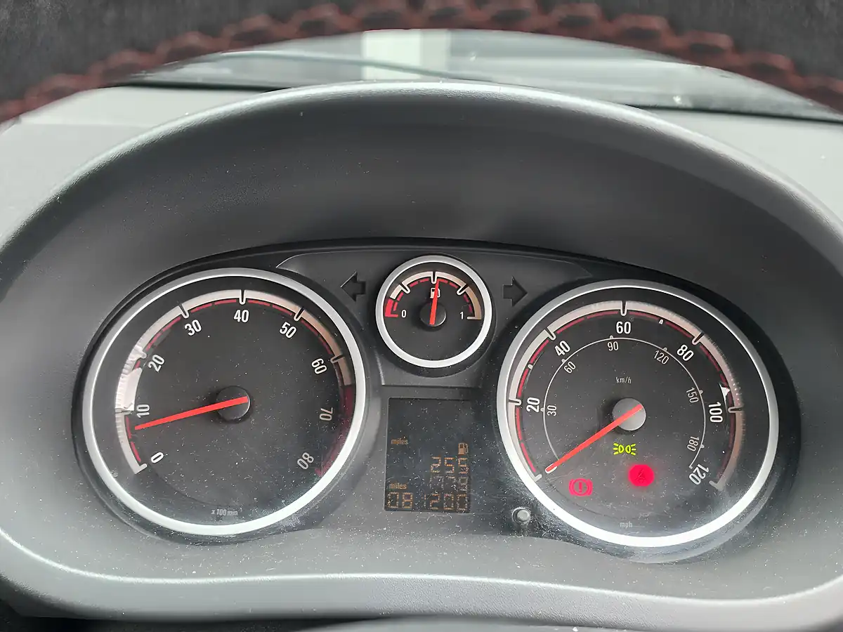 Used 2013 Vauxhall Corsa Sxi Silver - Interior and Exterior details 10