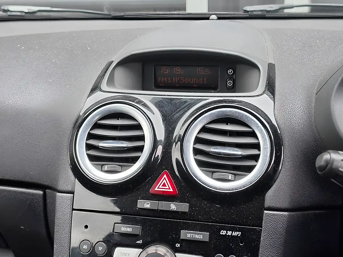 Used 2013 Vauxhall Corsa Sxi Silver - Interior and Exterior details 11