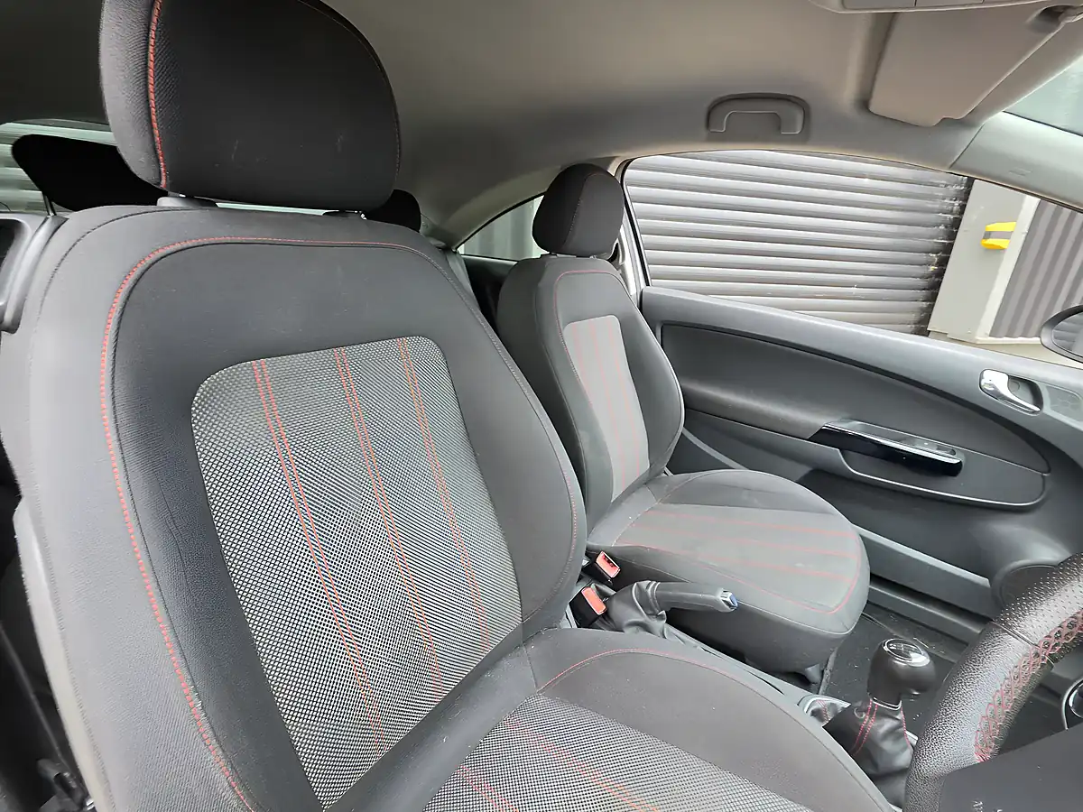 Used 2013 Vauxhall Corsa Sxi Silver - Interior and Exterior details 4