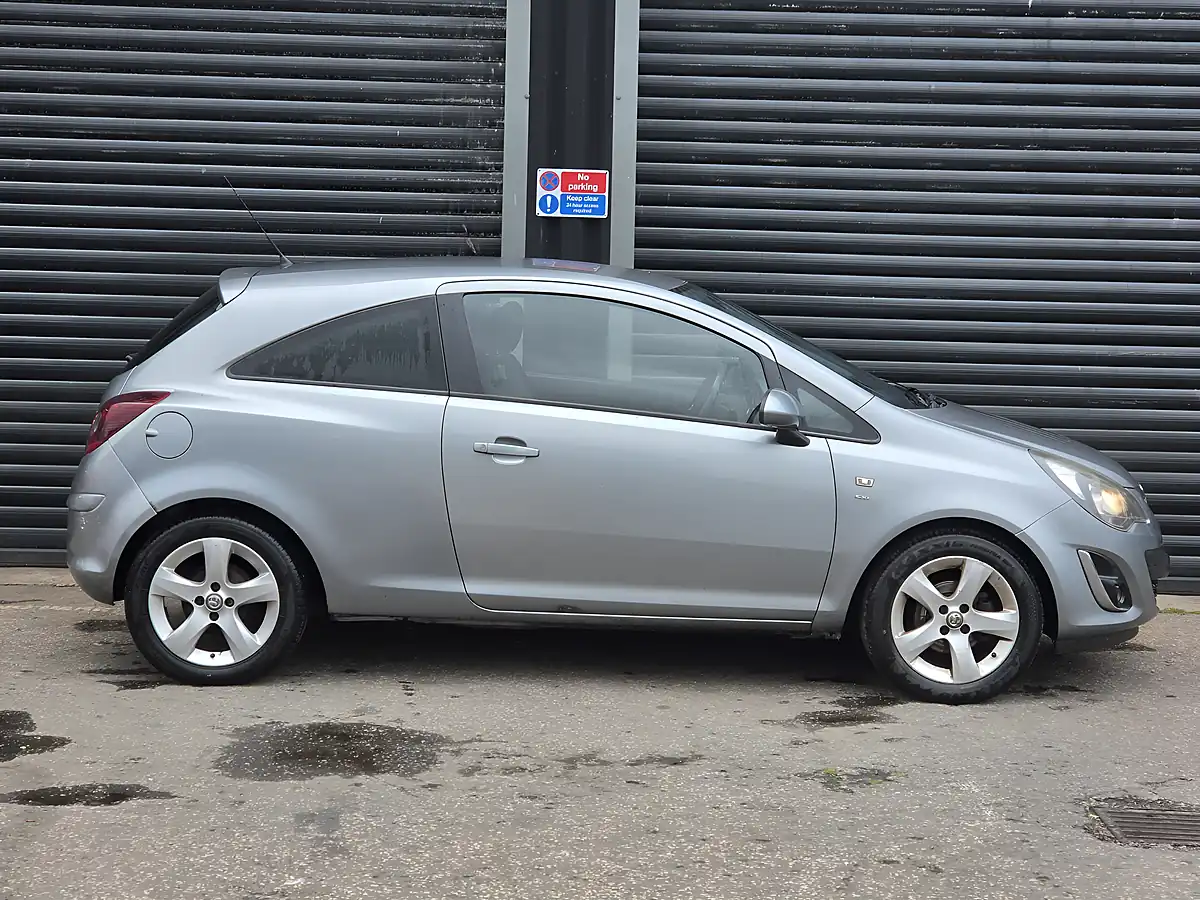 Used 2013 Vauxhall Corsa Sxi Silver - Interior and Exterior details 6