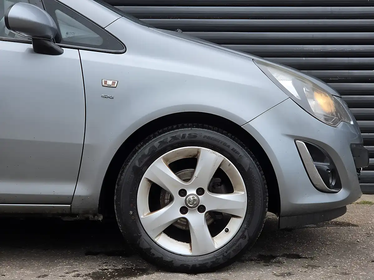 Used 2013 Vauxhall Corsa Sxi Silver - Interior and Exterior details 7