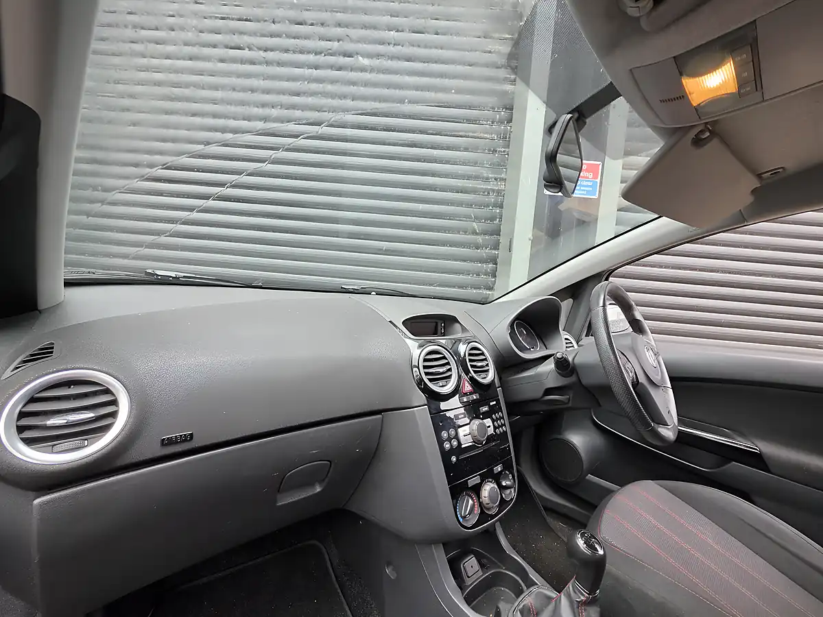 Used 2013 Vauxhall Corsa Sxi Silver - Interior and Exterior details 9