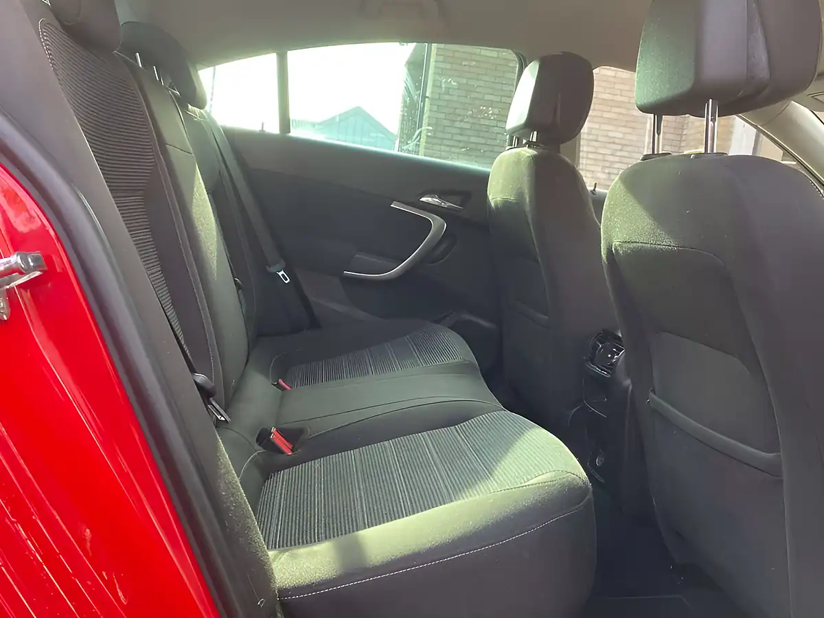 Used 2013 Vauxhall Insignia Sri Nav Red - Interior and Exterior details 4