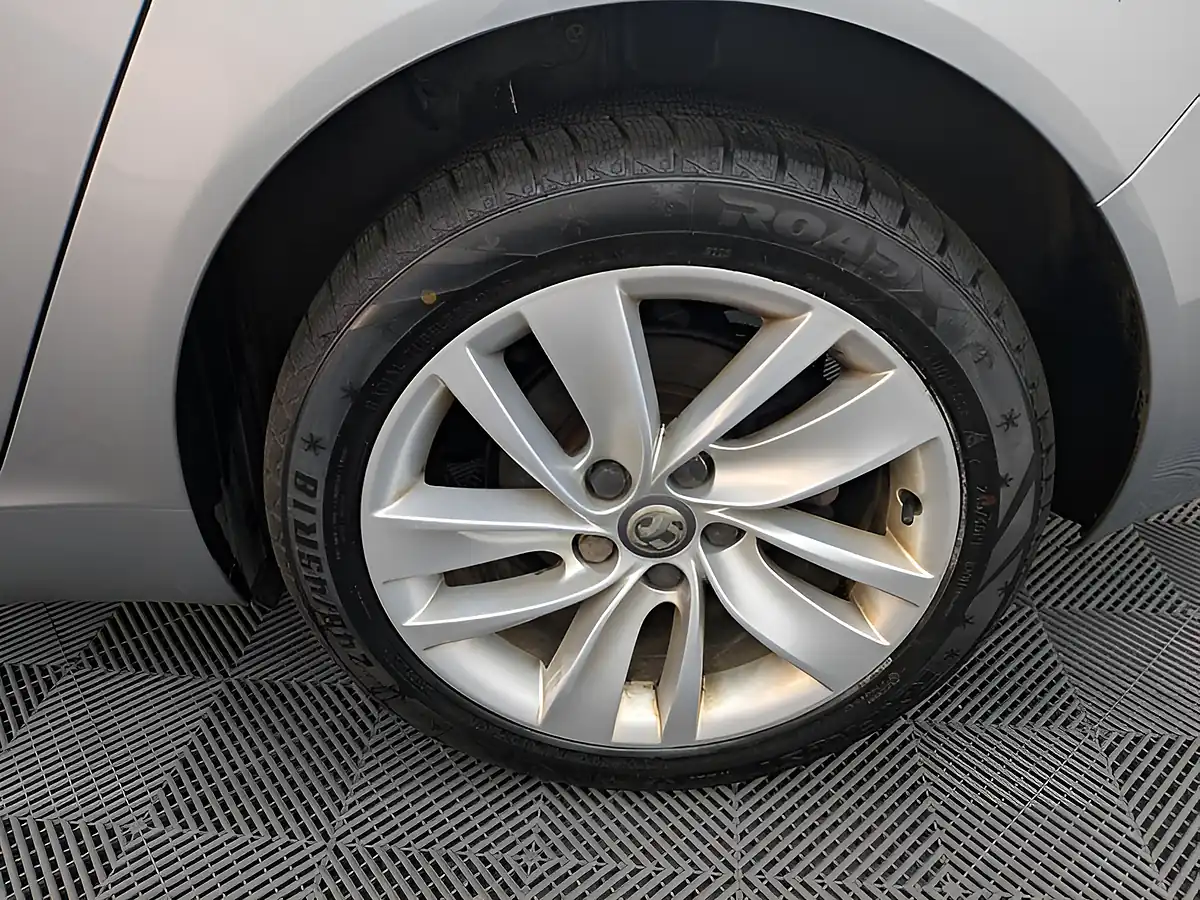 Used 2013 Vauxhall Insignia Sri Nav Silver - Interior and Exterior details 10