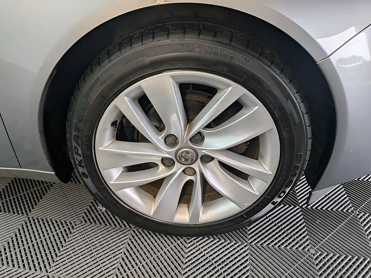 Used 2013 Vauxhall Insignia Sri Nav Silver - Interior and Exterior details 9