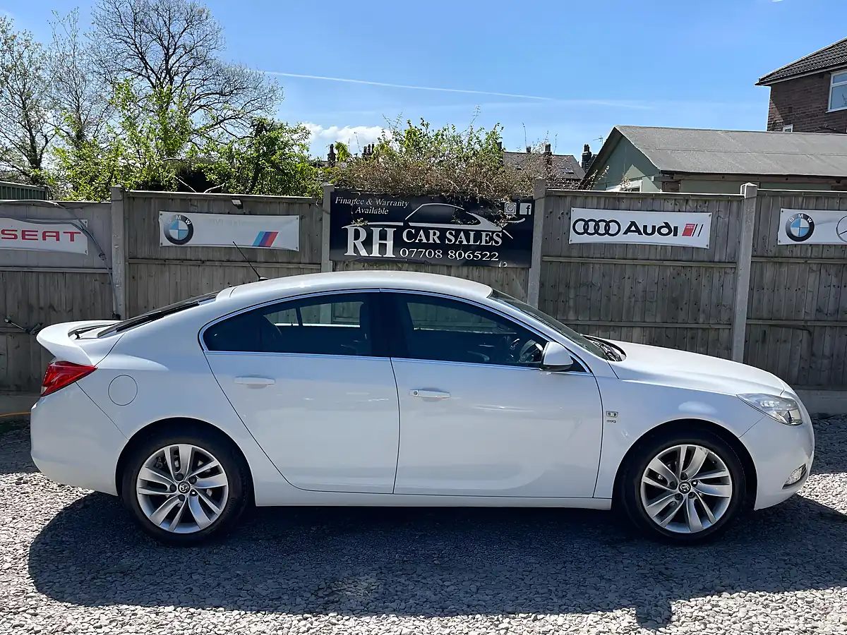 Used 2013 Vauxhall Insignia Sri White - Interior and Exterior details 12