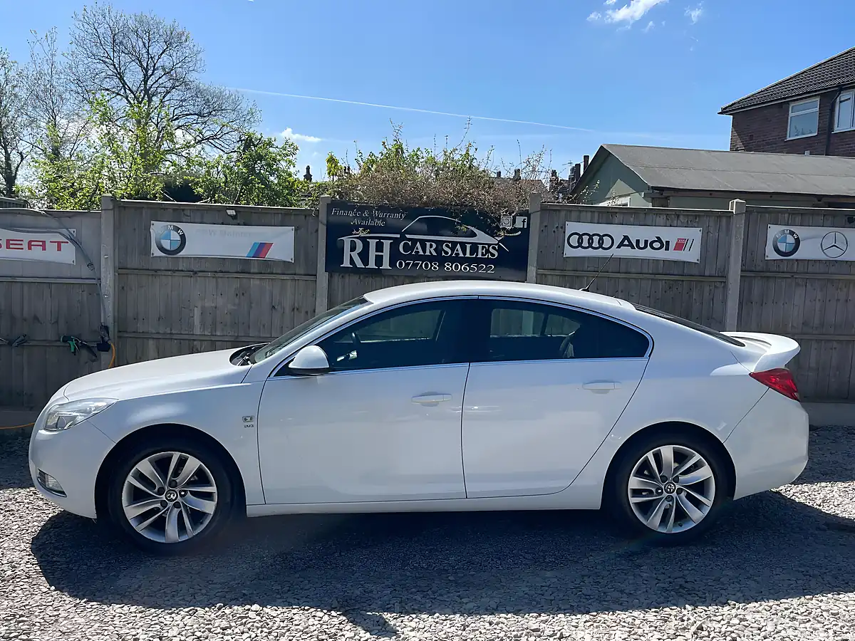 Used 2013 Vauxhall Insignia Sri White - Interior and Exterior details 14