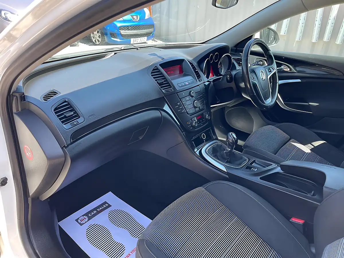 Used 2013 Vauxhall Insignia Sri White - Interior and Exterior details 15
