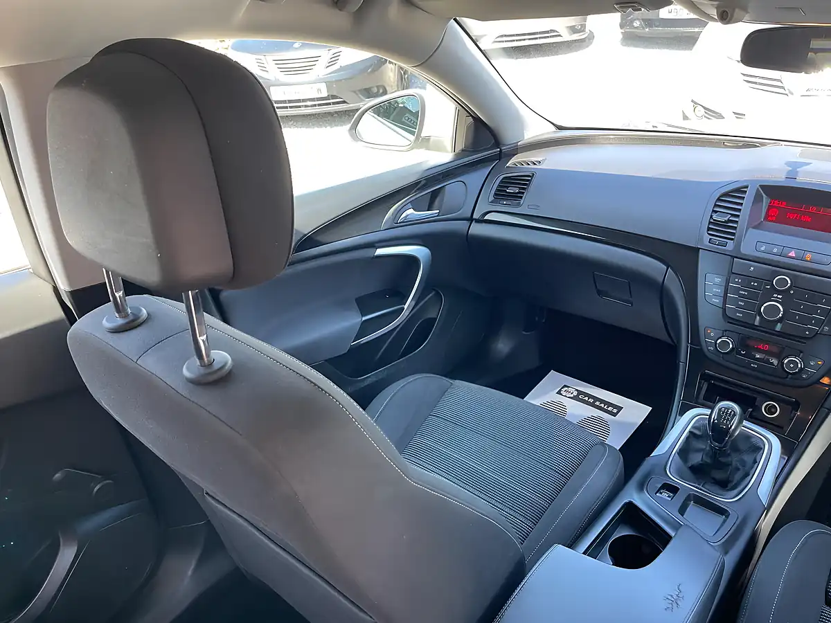 Used 2013 Vauxhall Insignia Sri White - Interior and Exterior details 3